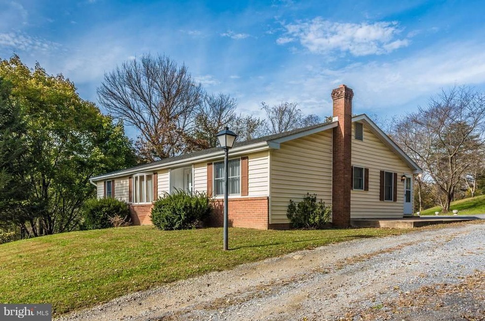 13 W E St, Brunswick, MD 21716 - photo 1