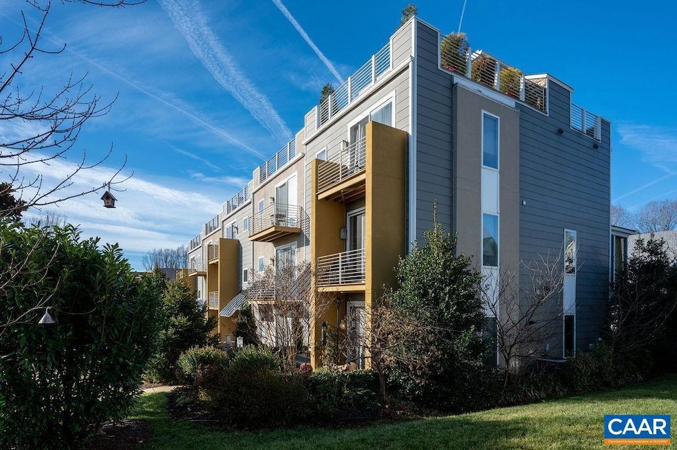 613 Lochlyn Hill Dr, Charlottesville, VA 22901 - photo 1