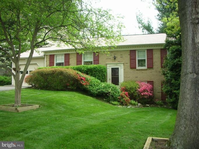 14905 Joshua Tree Rd, North Potomac, MD 20878 - photo 1