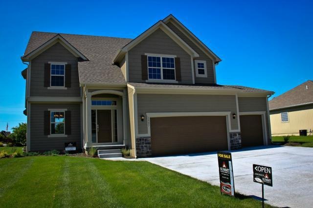 1907 Sequoia Dr, Raymore, MO 64083 - photo 1