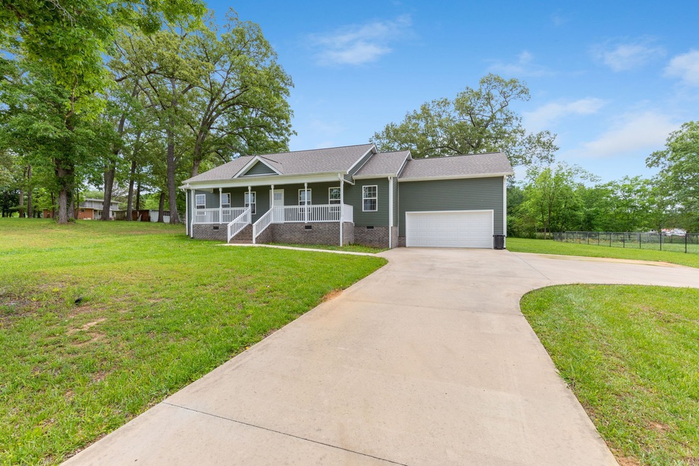 Welcome home! 408 Crouch Rd  Manchester, TN 37355