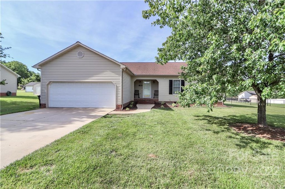 148 Rock Island Dr unit 18, Statesville, NC 28625 - photo 1