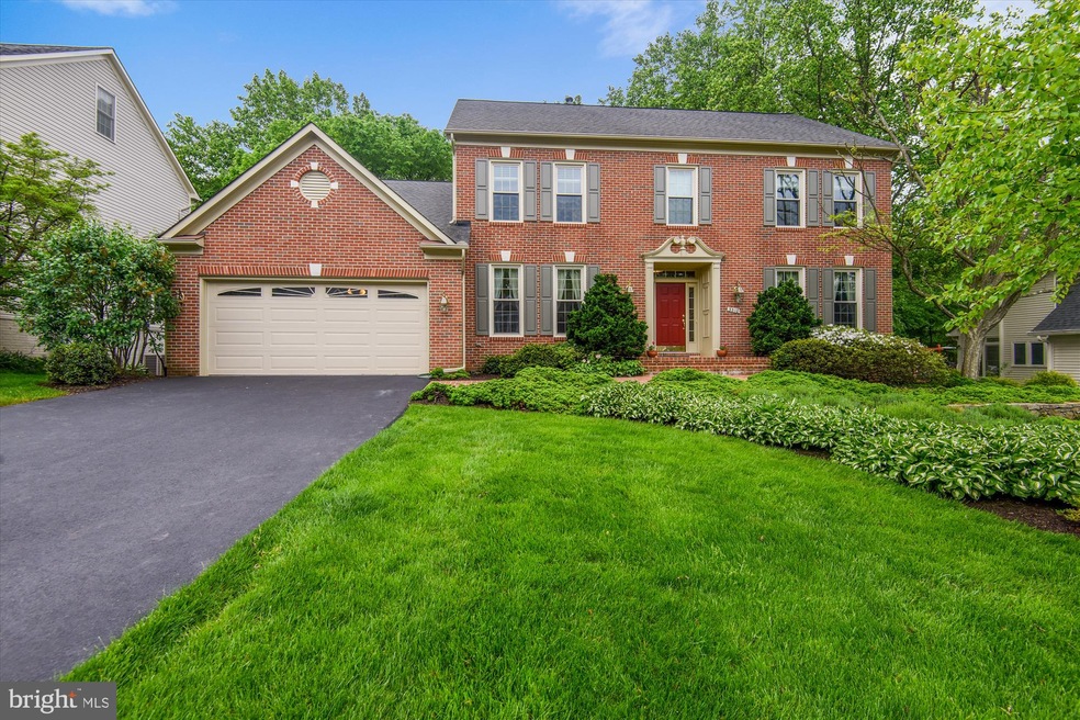 3310 Willow Glen Dr, Herndon, VA 20171 - photo 1