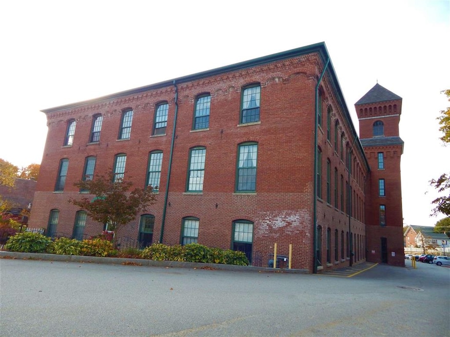 Emerson Mills unit M08, Pembroke, NH 03275 - photo 1