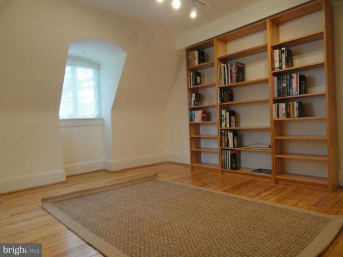 711 W University Pkwy, Baltimore, MD 21210 - photo 1