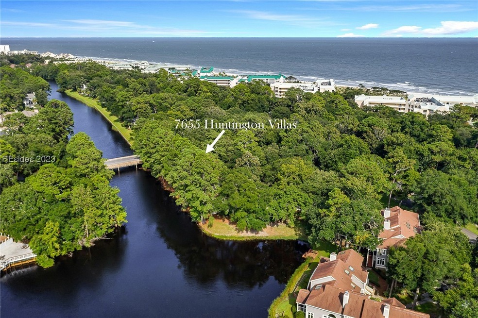 Lagoon views and easy access to the beach