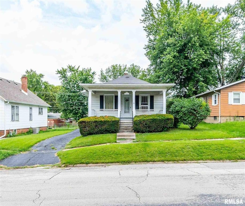 512 3rd St, Lincoln, IL 62656 - photo 1