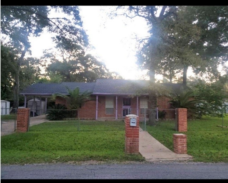 10204 Peachtree St, Houston, TX 77016 - photo 1