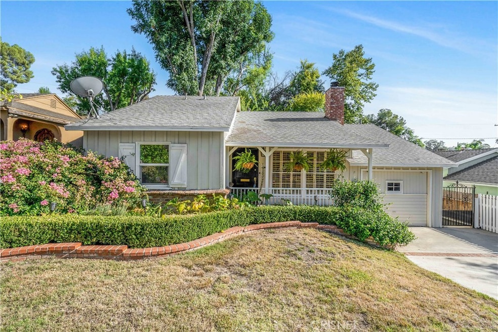 21810 Dumetz Rd, Woodland Hills, CA 91364 - photo 1