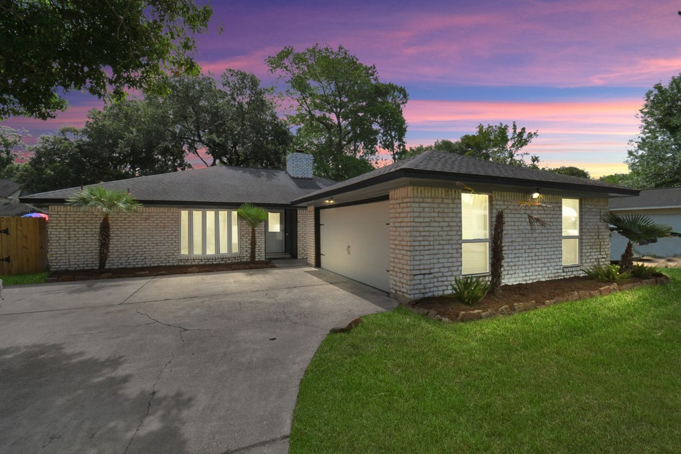 7010 Wagonwheel Ln, Houston, TX 77088 - photo 1