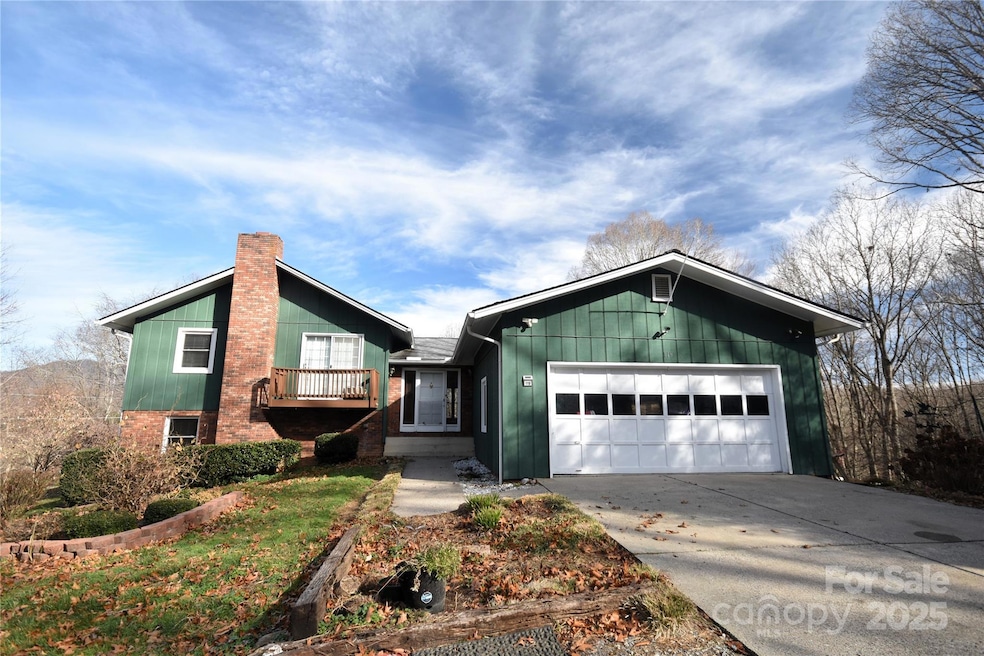 119 Pleasant Hill Cir, Waynesville, NC 28786 - photo 1