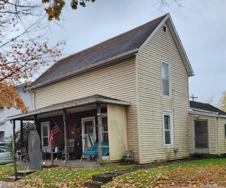 935 S Lawn Ave, Coshocton, OH 43812 - photo 1