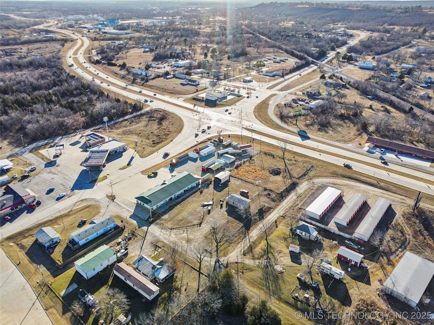 1503 5th St, Henryetta, OK 74437 - photo 1