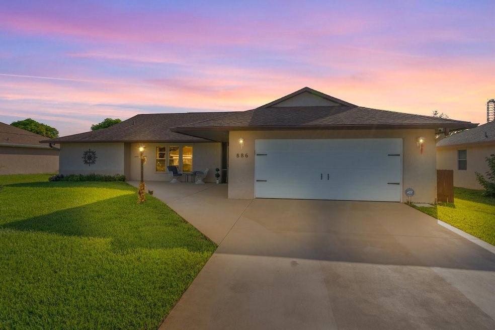 886 SE Odonnell Ln, Port Saint Lucie, FL 34983 - photo 1