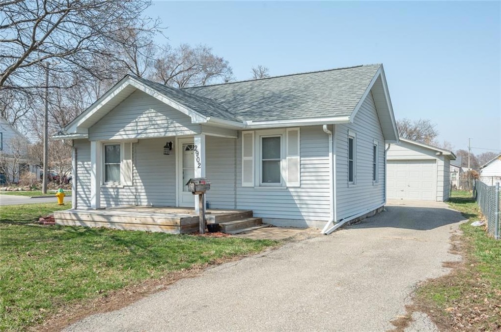 2902 Mahaska Ave, Des Moines, IA 50317 - photo 1