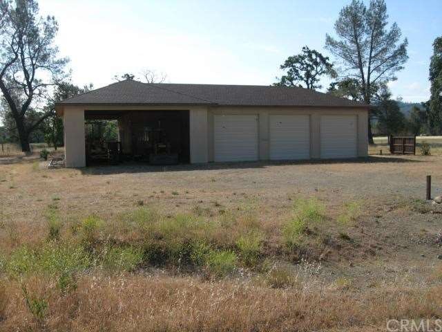 Back of 3600 sq ft building, this showing drive th