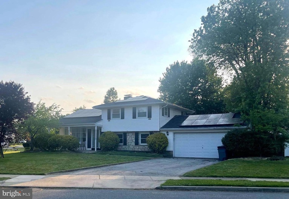 301 Hendrickson Ave, Beverly, NJ 08010 - photo 1