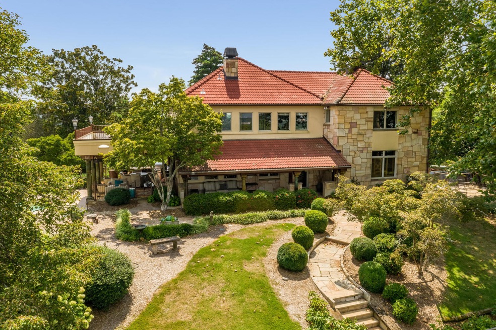 330 N CREST