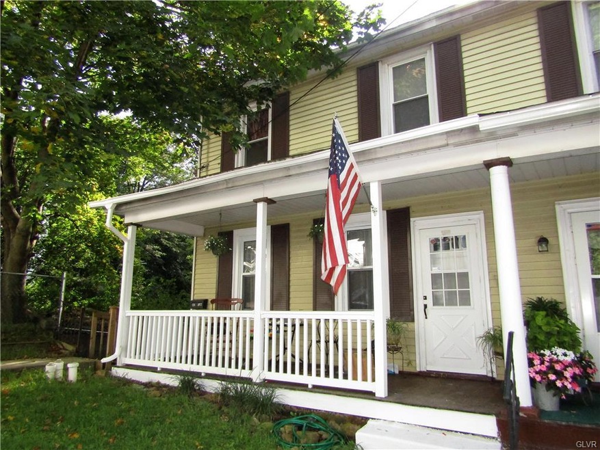 Gorgeous 3 bedroom, 2 bathroom home