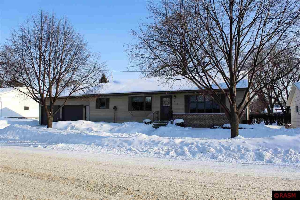 815 7th St N, New Ulm, MN 56073 - photo 1