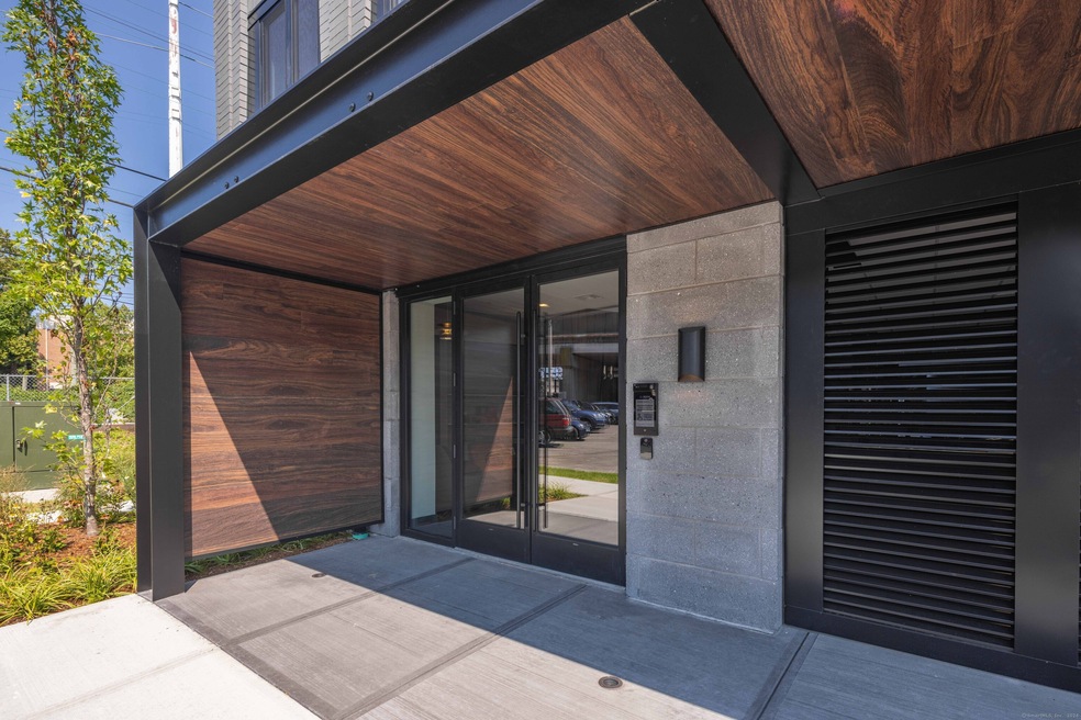 78 Unquowa Place unit 301, Fairfield, CT 06824 - photo 1