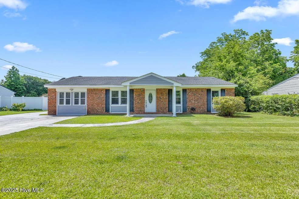 1217 Castle Dr, Jacksonville, NC 28546 - photo 1