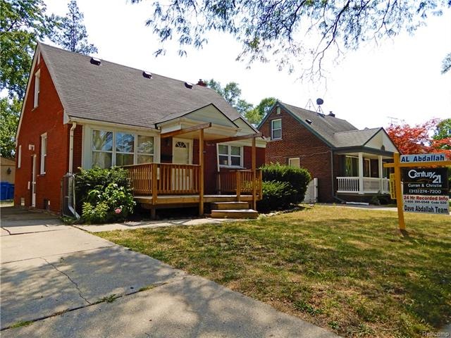 3 BEDROOM BRICK BUNGALOW WITH AN UPDATED KITCHEN