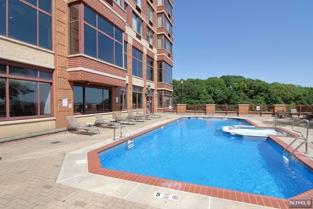 Palisades unit 1916, Fort Lee, NJ 07024 - photo 1