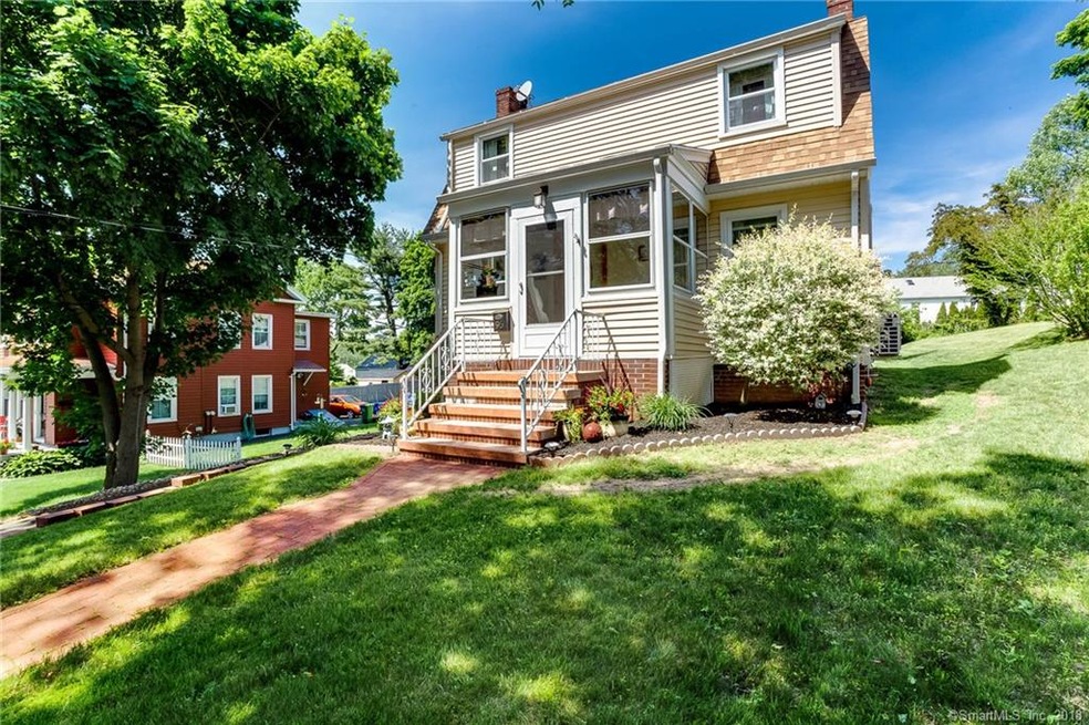 Pretty walkway with well maintained landscaping an