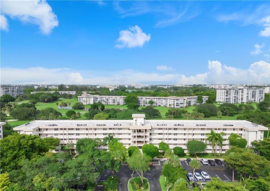 3900 Oaks Clubhouse Dr unit 507, Pompano Beach, FL 33069 - photo 1