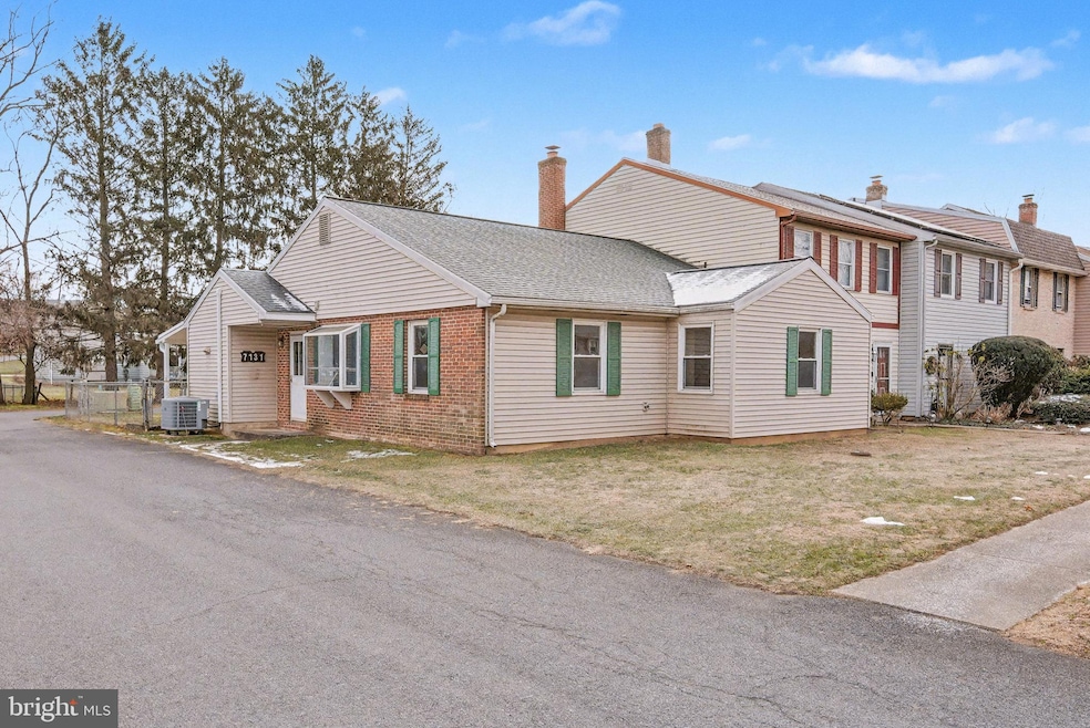 7131 Salem Park Cir, Mechanicsburg, PA 17050 - photo 1