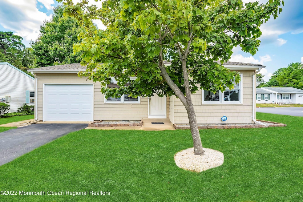 31 S Chestnut Ave, Whiting, NJ 08759 - photo 1