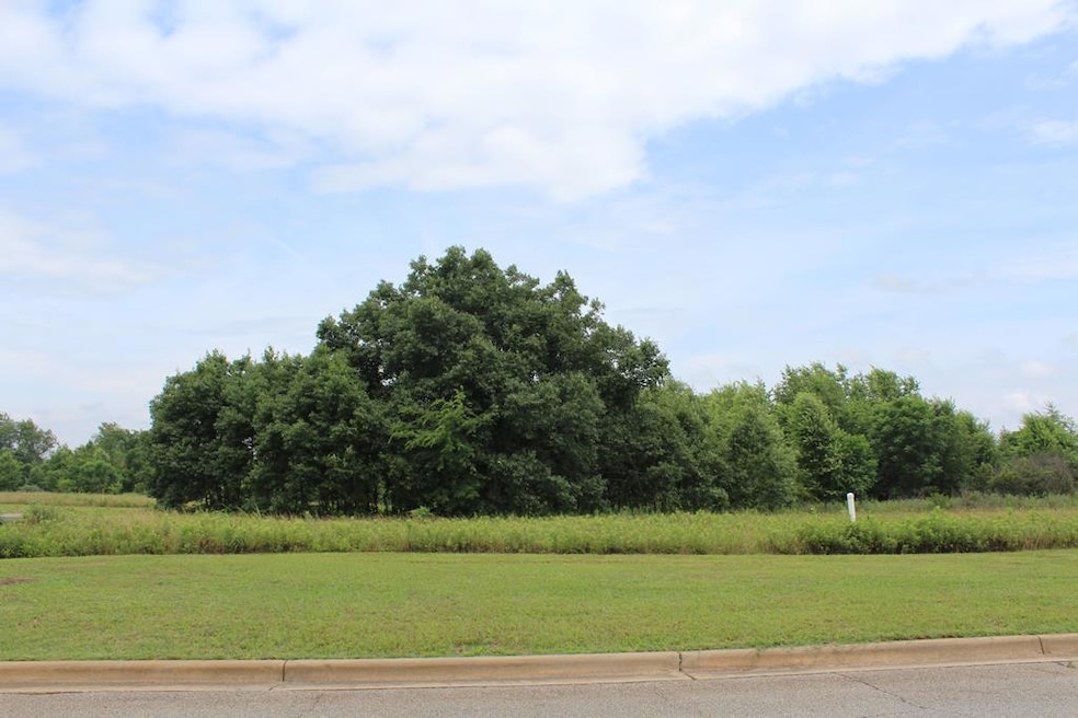 203 Stonegate Dr, Albany, GA 31721 - photo 1