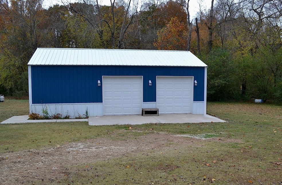 1441 Flatwood Rd, New Johnsonville, TN 37134 - photo 1