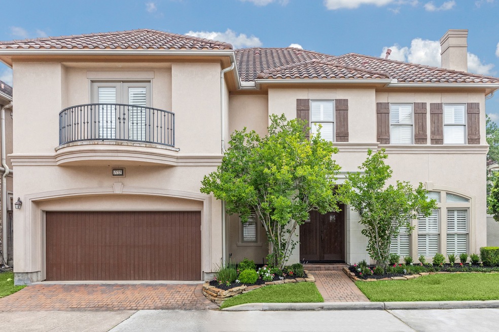 7722 N Hunters Creekway Dr, Houston, TX 77055 - photo 1