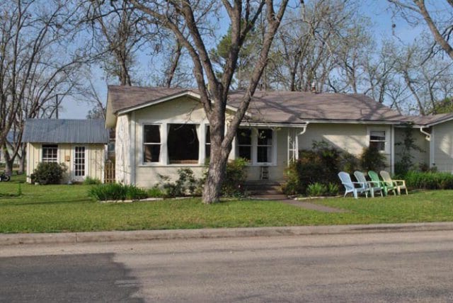 501 Fulton St, Fredericksburg, TX 78624 - photo 1