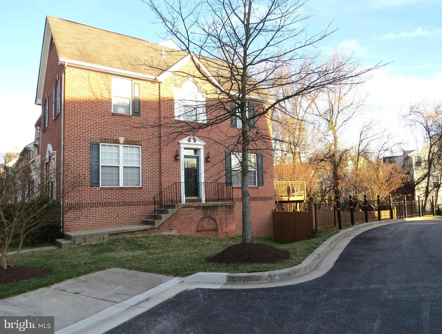 10001 Tulip Tree Dr, Bowie, MD 20721 - photo 1