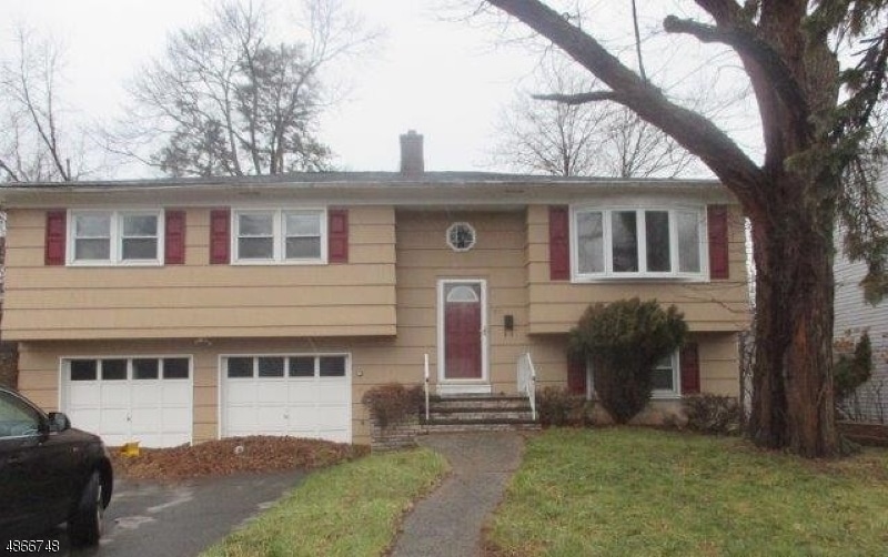 720 Rockview Ave W, North Plainfield, NJ 07063 - photo 1