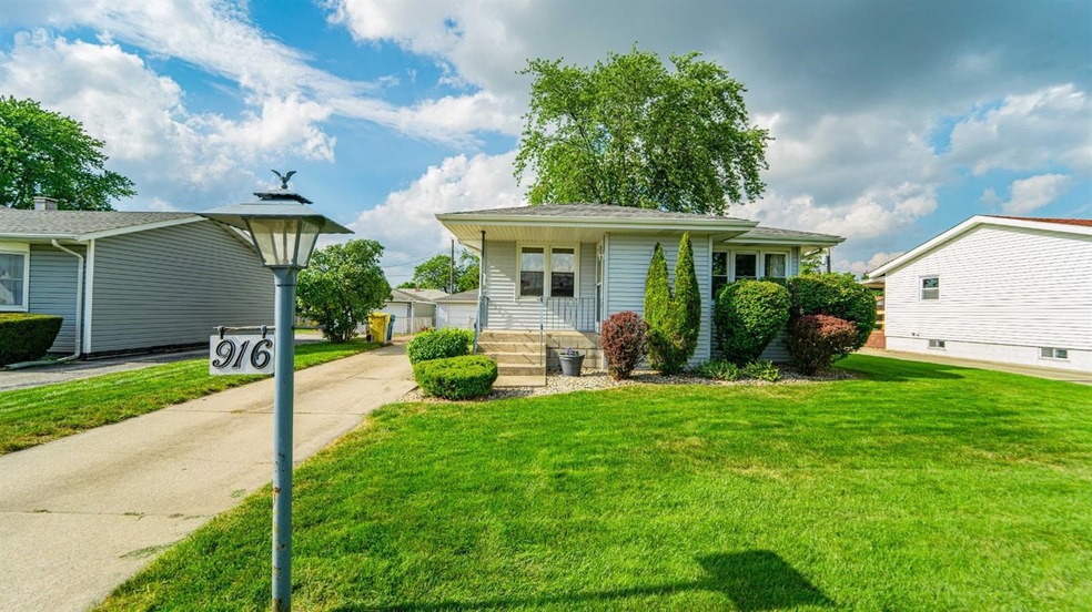 916 W Pine Place, Griffith, IN 46319 - photo 1