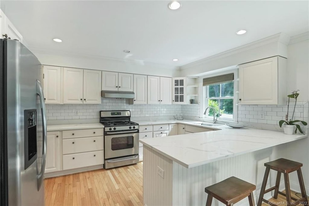 84 Weaver St unit D, Greenwich, CT 06831 - photo 1