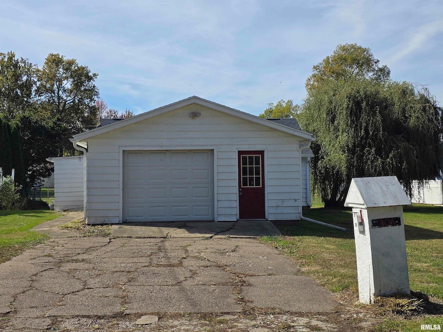 306 8th Ave S, Albany, IL 61230 - photo 1