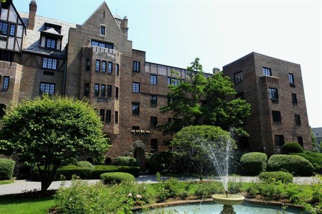 Blind Brook Lodge unit E22, Rye, NY 10580 - photo 1