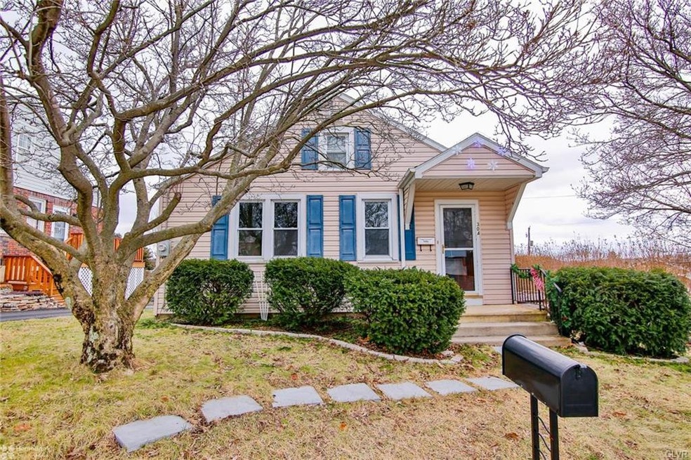 304 Diamond St, Slatington, PA 18080 - photo 1