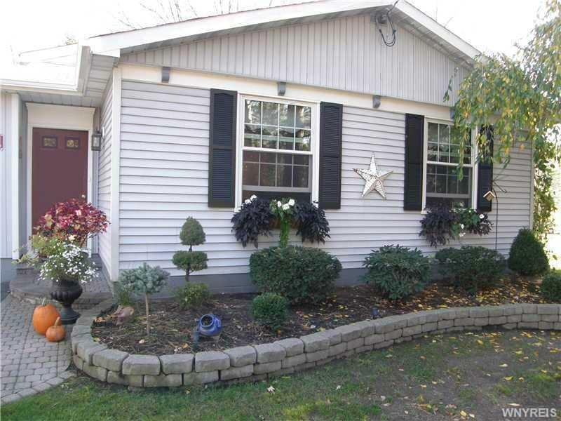 Exterior Front 6649 Burke, Hamburg, NY - exterior 