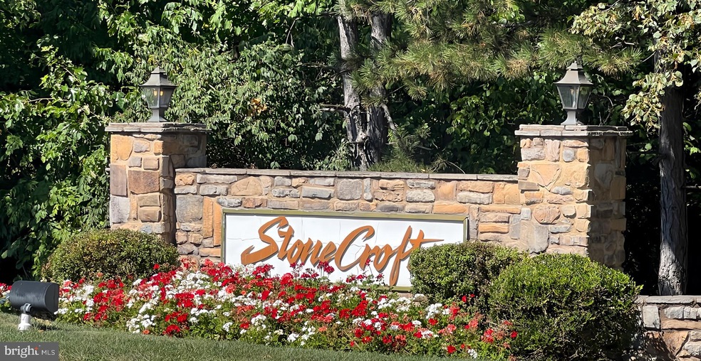 4412 Helmsford Ln unit 203, Fairfax, VA 22033 - photo 1