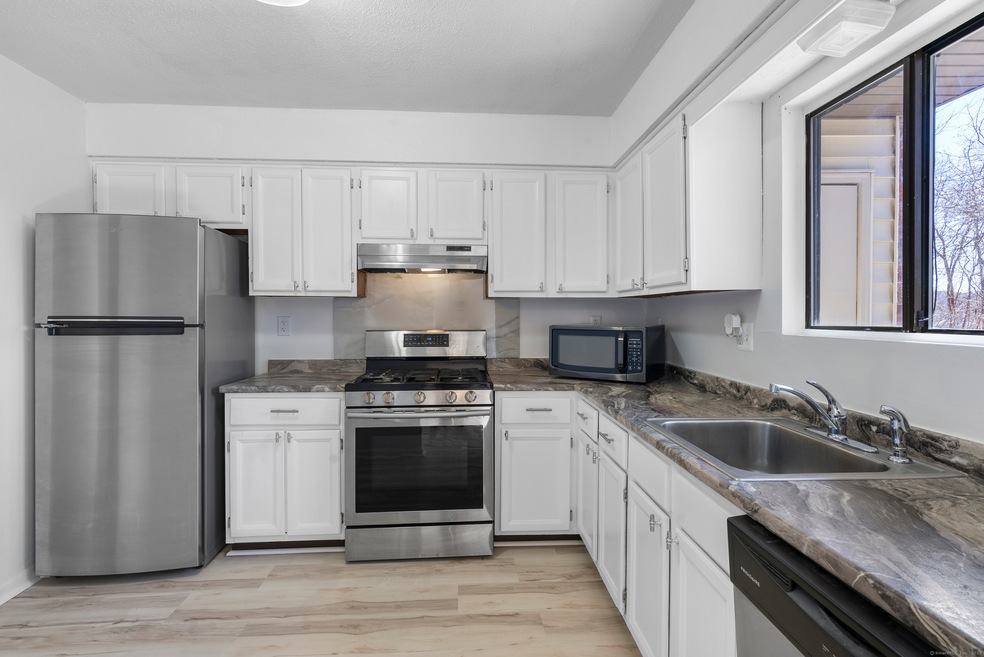 140 Thompson St unit 18H, East Haven, CT 06513 - photo 1