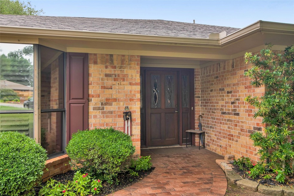 2810 Venture Cir, Denison, TX 75020 - photo 1