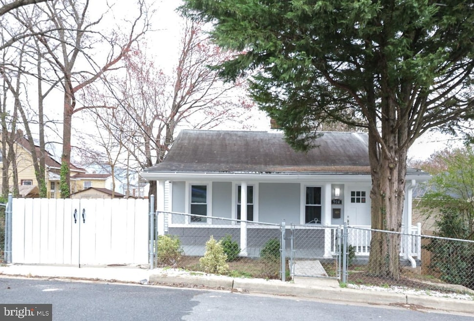 904 Elfin Ave, Capitol Heights, MD 20743 - photo 1
