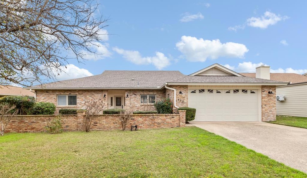 407 Summit Cir, Fredericksburg, TX 78624 - photo 1