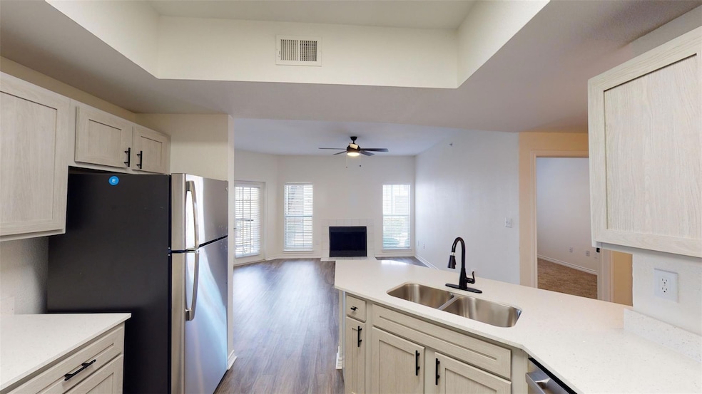 Kitchen with visible vents, ceiling fan, freestand